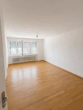 Wohnzimmer - Charmante 2-Zimmerwohnung direkt am Bahnhof Schwerzenbach
