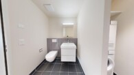 Badezimmer mit Waschturm - 3.5-Zimmer Neubau-Erstbezug am Fusse des Uetlibergs