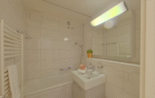 Badezimmer - Frisch renovierte 4½-Zimmer-Wohnung in Embrach