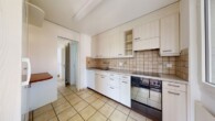 Küche EG - Familienfreundliches 5.5-Zimmer Einfamilienhaus an ruhiger Lage in Wallisellen