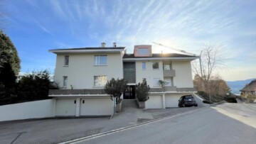 Dachwohnung mit Blick auf den Zürichsee – saniert im Jahr 2023, 8704 Herrliberg, Wohnung