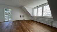 Zimmer - Dachwohnung mit Blick auf den Zürichsee – saniert im Jahr 2023