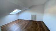 Zimmer 2 - Dachwohnung mit Blick auf den Zürichsee – saniert im Jahr 2023