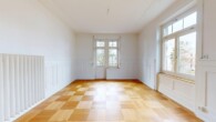Wohnzimmer - Renovierte Jugendstilwohnung an zentraler Lage
